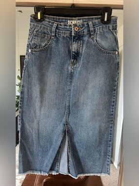 Rewash brand denim midi skirt featuring a front slit and a frayed hem size 1 25
